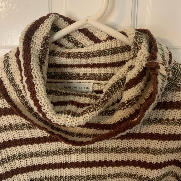 Urban Outfitters Mackenna Striped Turtleneck - Picture 3 of 10